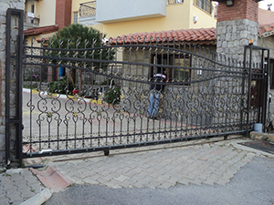 Raylı otomatik açılır bahçe kapıları